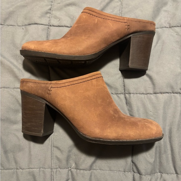 CLARKS COLLECTION Womens Enfield Sandy Heeled Suede Brown Clogs Size 8.5 - Picture 5 of 7